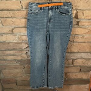 16w Judy Blue Midrise Demi Crop Bootcut